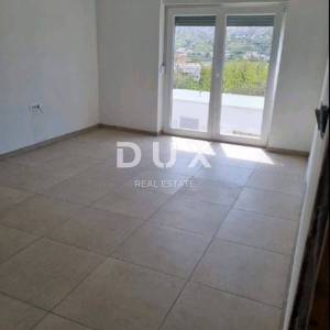PAG, GRAD PAG - Kuća s 4 apartmana i prostranom okućnicom 