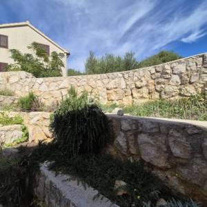 PAG, JAKIŠNICA - Intimna oaza prepuna mediteranskog bilja