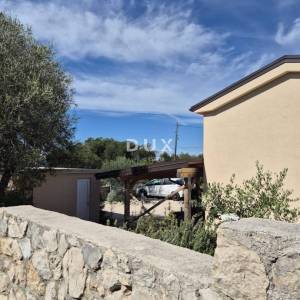 PAG, JAKIŠNICA - Intimna oaza prepuna mediteranskog bilja