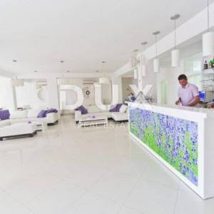 PAG, NOVALJA - Aparhotel uz plažu