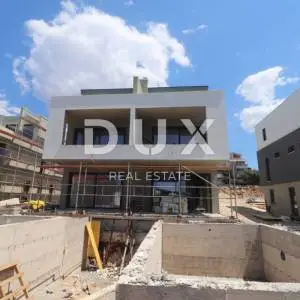 PAG, NOVALJA - Dvoetažni penthouse s krovnom terasom