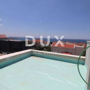 PAG, NOVALJA - Dvoetažni penthouse s krovnom terasom