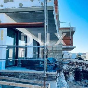 PAG, NOVALJA - Dvoetažni penthouse s krovnom terasom