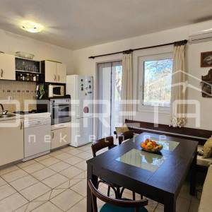 Pag, Potočnica - Kuća s tri apartmana i pogledom na more
