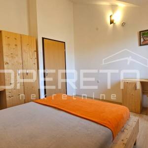 Pag, Potočnica - Kuća s tri apartmana i pogledom na more