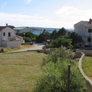 PAG, POVLJANA - Apartmanska kuća na 200 metara od mora!