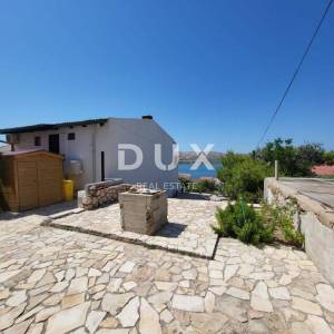 PAG, ZUBOVIĆI - Kuća s 4 apartmana blizu Novalje (moguća zamjena za stan u Rijeci)