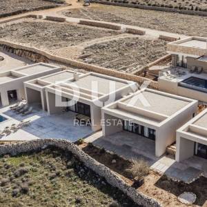 PAG,POVLJANE - Impozantan komadić raja s pogledom na more