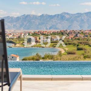 PAG,POVLJANE - Impozantan komadić raja s pogledom na more
