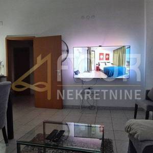 Pakoštane, 2s+db, balkon, pogled na more i jezero