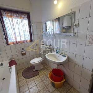 Pašman, kuća 1. red do mora