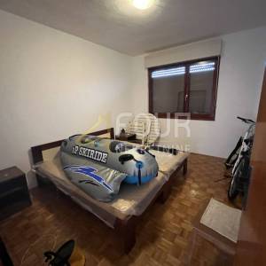 Pašman, kuća 1. red do mora