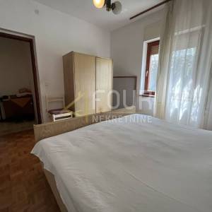 Pašman, kuća 1. red do mora