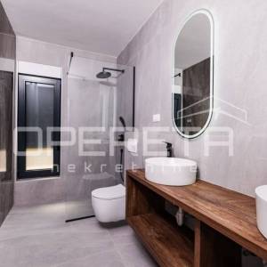 Penthouse s krovnom terasom, 126 m2, 300 m od mora, Sabunike, Privlaka