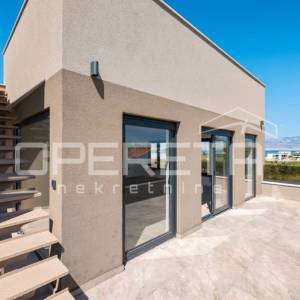 Penthouse s krovnom terasom, 126 m2, 300 m od mora, Sabunike, Privlaka