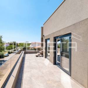 Penthouse s krovnom terasom, 126 m2, 300 m od mora, Sabunike, Privlaka