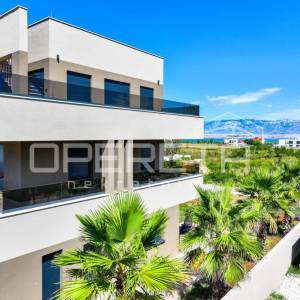 Penthouse s krovnom terasom, 126 m2, 300 m od mora, Sabunike, Privlaka