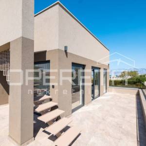 Penthouse s krovnom terasom, 126 m2, 300 m od mora, Sabunike, Privlaka