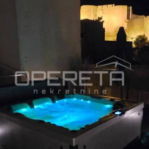 Penthouse za dugoročni najam u Šibeniku s krovnom terasom i jacuzzijem