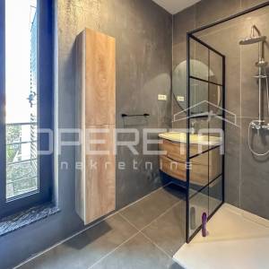 Penthouse za dugoročni najam u Šibeniku s krovnom terasom i jacuzzijem