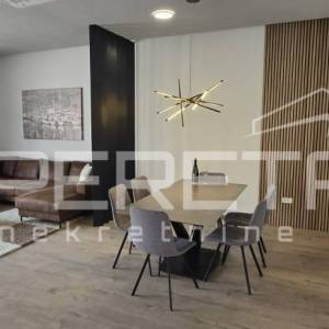 Penthouse za dugoročni najam u Šibeniku s krovnom terasom i jacuzzijem