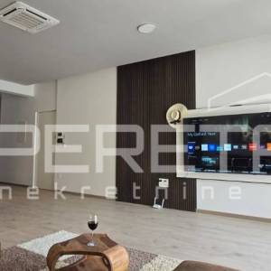Penthouse za dugoročni najam u Šibeniku s krovnom terasom i jacuzzijem