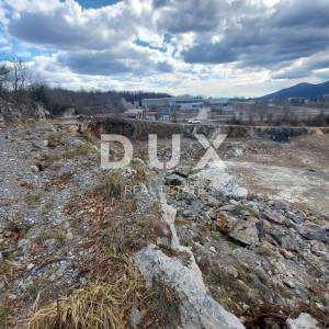 PERMANI - građevinski teren 1640 m2 za halu / poslovnu zgradu