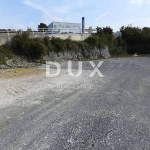 PERMANI, JURDANI-građevinsko zemljište 2000m2 s građ. dozvolom za halu od 600m2 (namjena: trgovačka, zanatska, industrijska)...