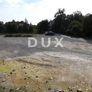 PERMANI, JURDANI-građevinsko zemljište 2000m2 s građ. dozvolom za halu od 600m2 (namjena: trgovačka, zanatska, industrijska)...
