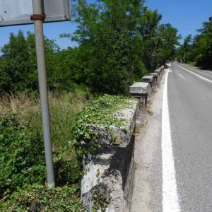 PERMANI - MATULJI - JURDANI - građevinski teren 6422m2 sa građevinskom dozvolom za 2 hale od cca 470m2 x 2 - plaćene sve komuna...