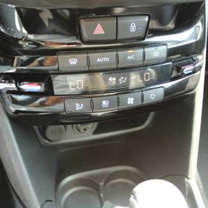 Peugeot 2008 1.2 Puretech GT Line AUTOMATIK *PANORAMA, NAVIGACIJA, KAMERA*
