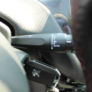 Peugeot 2008 1.2 Puretech GT Line AUTOMATIK *PANORAMA, NAVIGACIJA, KAMERA*