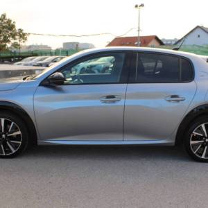 Peugeot 208 1.2 GT 130ks AUTOMATIK *LED, KAMERA, NAVIGACIJA*