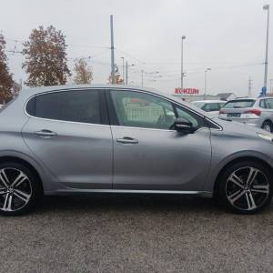 Peugeot 208 1.2 Puretech GT-Line AUTOMATIK *NAVIGACIJA, KAMERA*