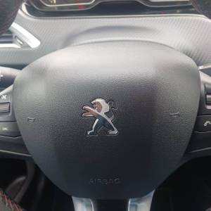 Peugeot 208 1.2 Puretech GT-Line AUTOMATIK *NAVIGACIJA, KAMERA*