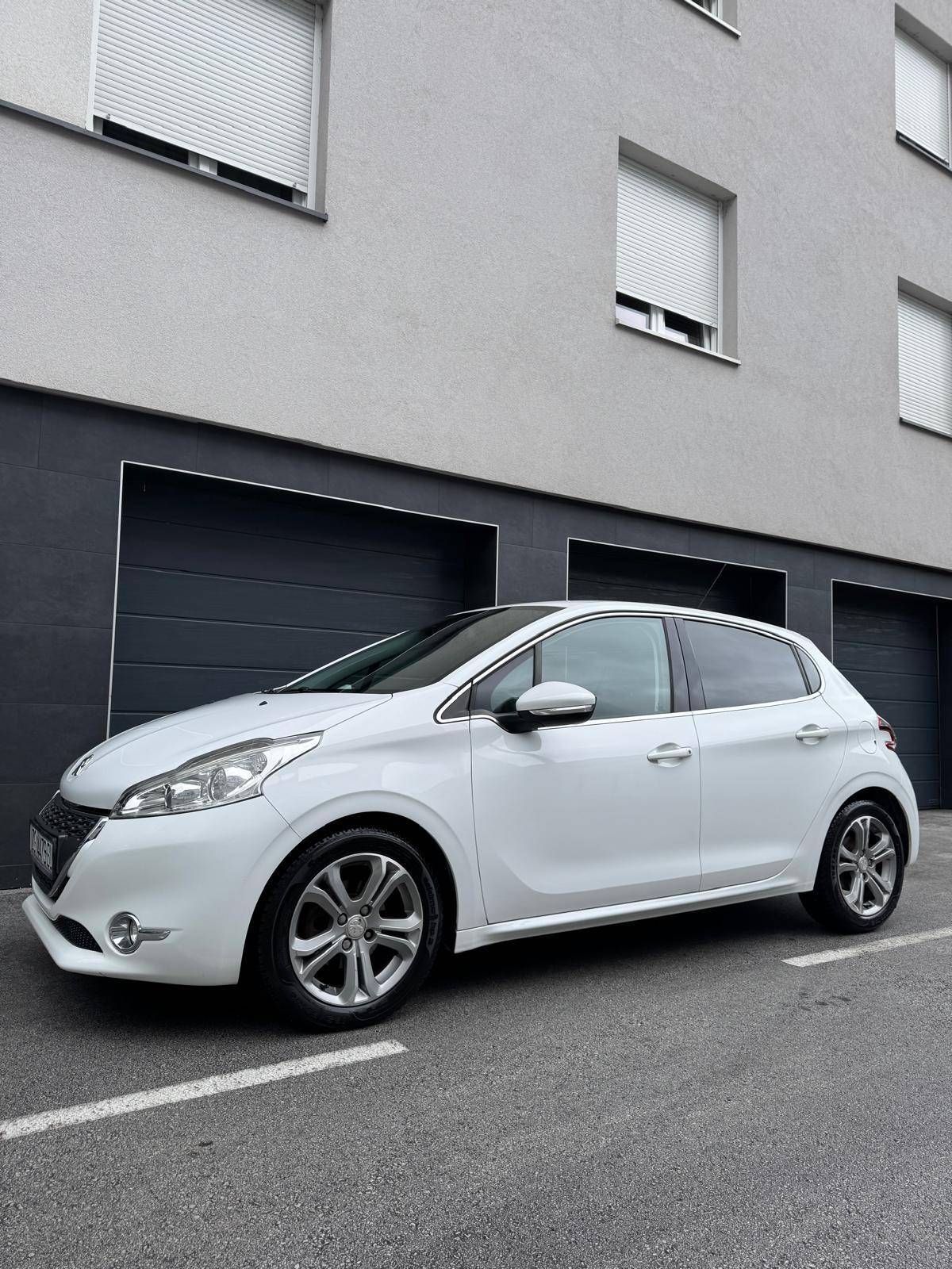 PEUGEOT 208 /92tkm/prvi vlasnik/HR auto/klima/odličan/