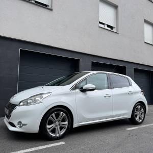 PEUGEOT 208 /92tkm/prvi vlasnik/HR auto/klima/odličan/