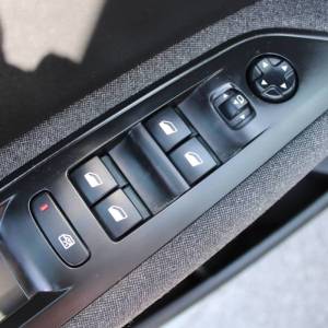 Peugeot 3008 1.2 Puretech AUTOMATIK *LED, NAVIGACIJA, KAMERA*
