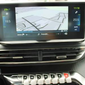 Peugeot 3008 Plug in Hybrid 180 AUTOMATIK *LED,NAVIGACIJA,KAMERA*