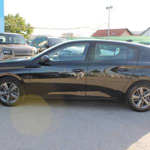 Peugeot 308 1.2 Puretech *NAVIGACIJA, LED*