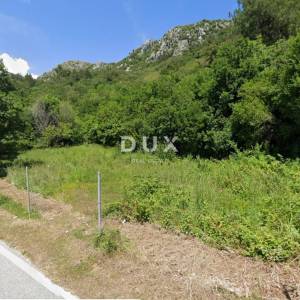 PLOMIN - poljoprivredno zemljište 28000m2 s ucrtanim objektom 55m2, udaljeno 300m od mora