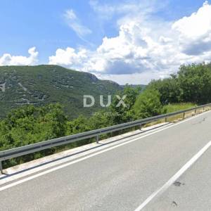 PLOMIN - poljoprivredno zemljište 28000m2 s ucrtanim objektom 55m2, udaljeno 300m od mora