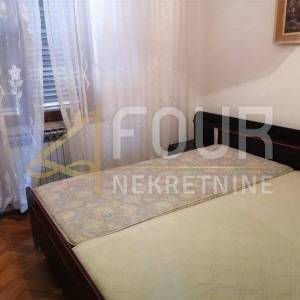 Podhum, samostojeća kuća 200m2, 2 garaže, okućnica