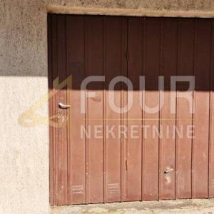 Podhum, samostojeća kuća 200m2, 2 garaže, okućnica