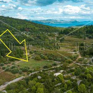 Poljoprivredno zemljište 3.370 m2, Žrnovo, Korčula 