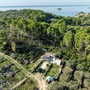 Poljoprivredno zemljište na Korčuli – 14.406 m² za Razvoj i Ulaganje

