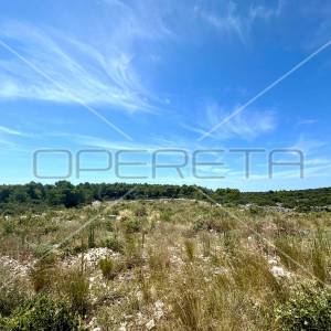 Poljoprivredno zemljište s mogućnošću prenamjene, Pirovac, 4.496 m2
