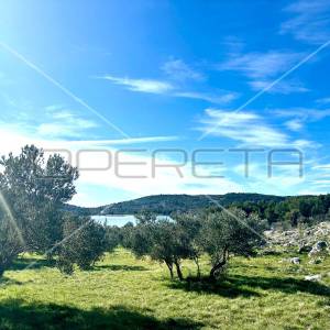 Poljoprivredno zemljište s pogledom na more, Tisno, 5108 m2 
