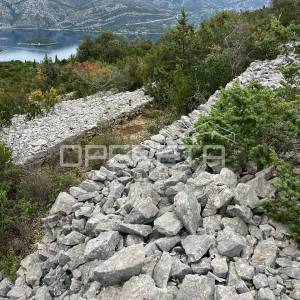 Poljoprivredno zemljište s potencijalom – 9435 m² u srcu prirode