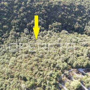 Poljoprivredno zemljište s potencijalom – 9435 m² u srcu prirode